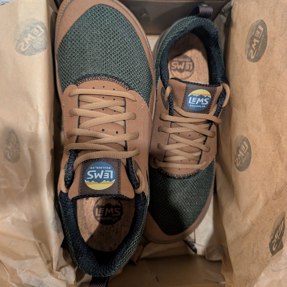 Men's 11 Or Women's 12.5 Casual Athletic Sneakers in Brown and Dark Green